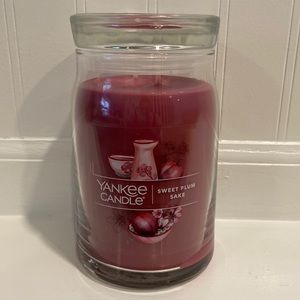 Yankee Candle ‘Sweet Plum Sake’ candle 🕯 
Brand New!!
2 wicks!